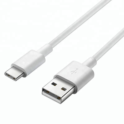 Baltas USB ir USB-C kabelis, abu galai matomi, fonas šviesiai pilkas.