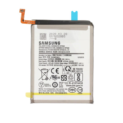 Sidabrinė Samsung baterija su juodu, oranžiniu ir mėlynu elementais, simboliai ir tekstas.