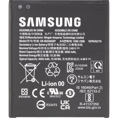 Juoda "Samsung" baterija su baltais užrašais, techniniais duomenimis ir perdirbimo simboliais.